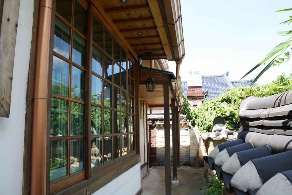 Dukmanjae Hotel Jeonju Bagian luar foto